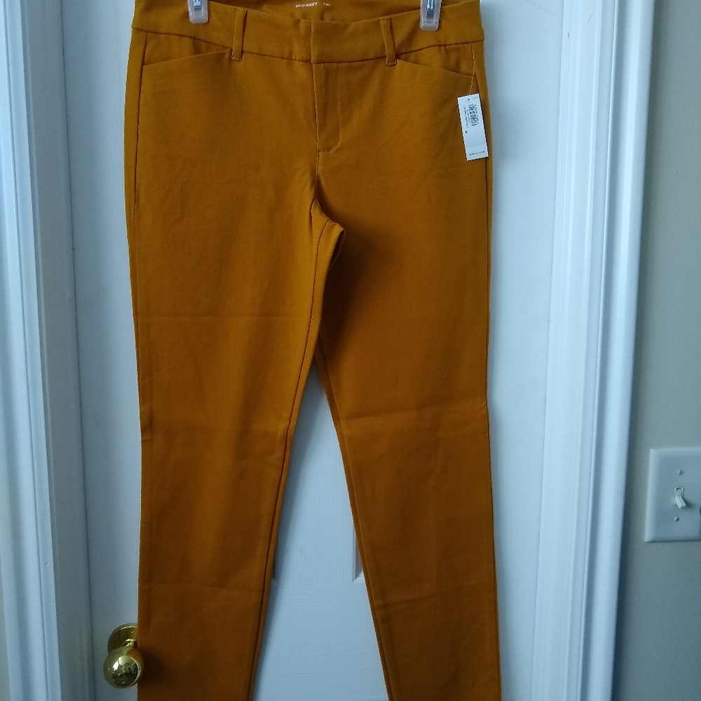 Brand New Old Navy Mustard pixie pant in size 8